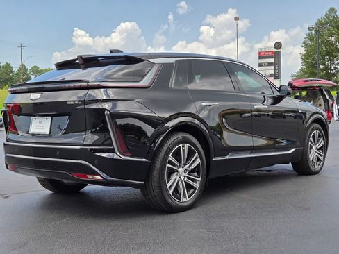 Used 2024 Cadillac Lyriq Luxury AWD/4WD image 5
