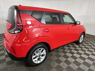 Used 2024 Kia Soul LX w/ Option Group 015 FWD video 2