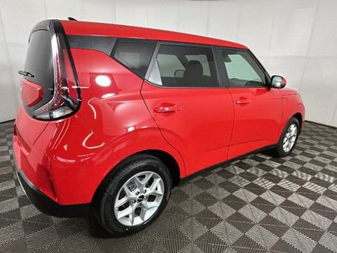 Used 2024 Kia Soul LX w/ Option Group 015 FWD image 2