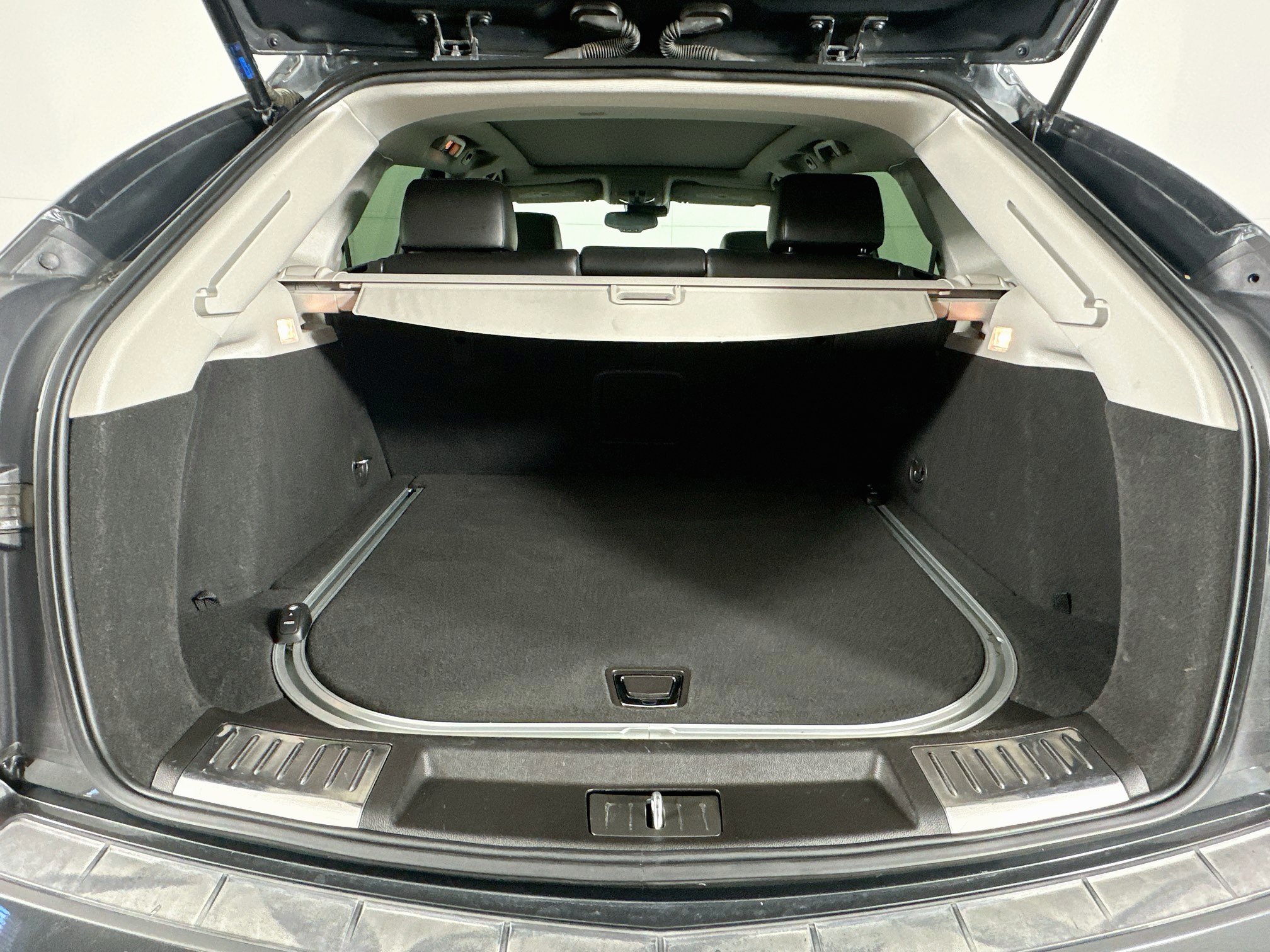 Used 2014 Cadillac SRX Luxury w/ Driver Awareness Package FWD image 31