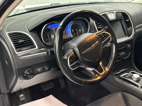 Used 2018 Chrysler 300 Touring w/ Chrome Appearance Package RWD image 13
