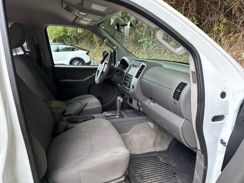 Used 2015 Nissan Frontier SV AWD/4WD image 9