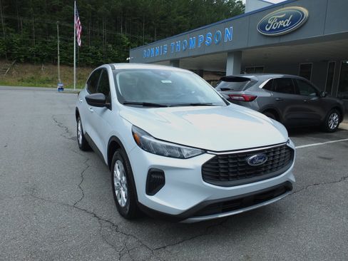 Used 2025 Ford Escape Active FWD image 1