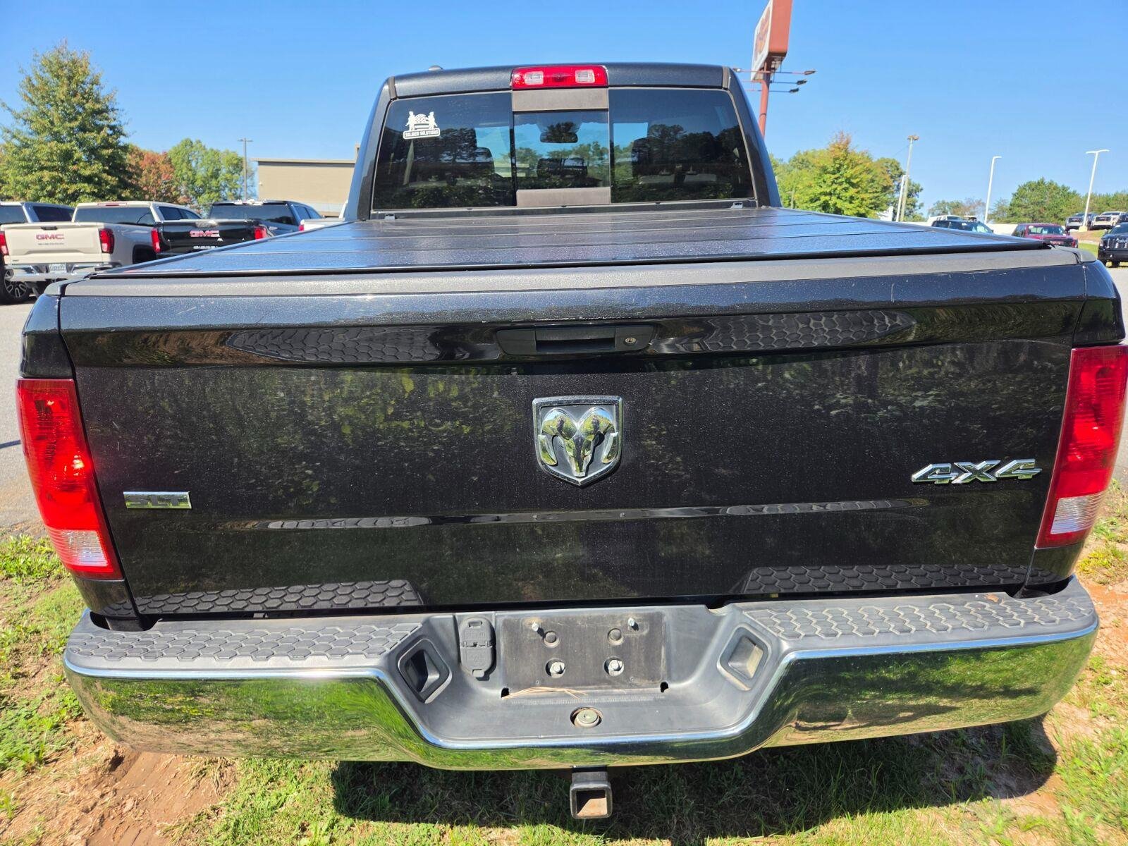 Used 2017 RAM 1500 Classic SLT AWD/4WD image 8