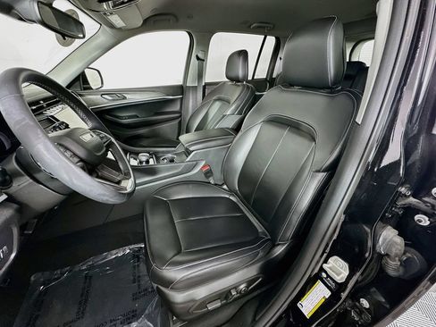 Certified 2024 Jeep Grand Cherokee Limited AWD/4WD image 32