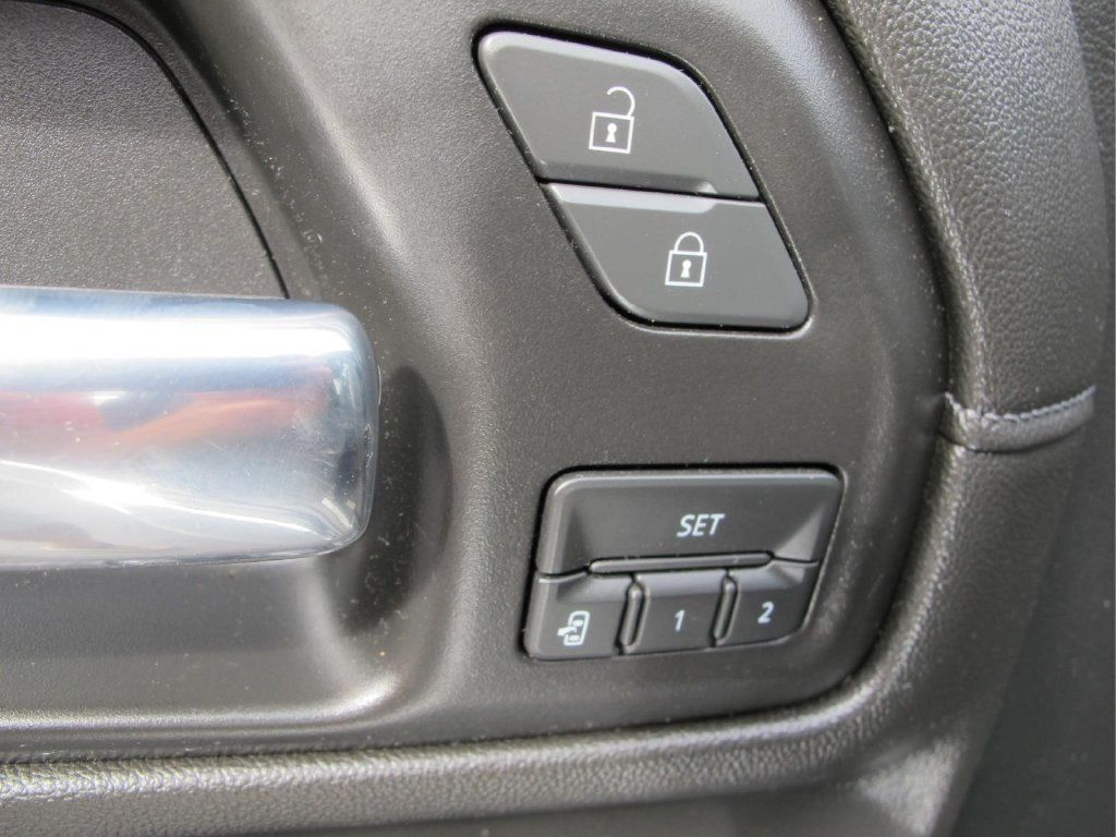 Used 2021 Chevrolet Silverado 1500 High Country w/ Technology Package AWD/4WD image 10