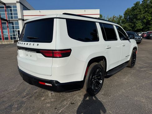 Used 2023 Jeep Wagoneer Series II AWD/4WD image 5