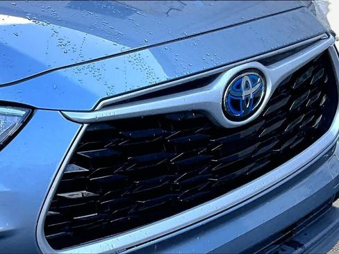 Used 2020 Toyota Highlander LE FWD image 30