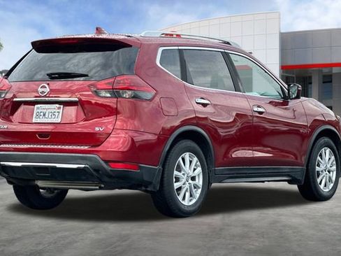 Used 2018 Nissan Rogue SV w/ Premium Package image 4