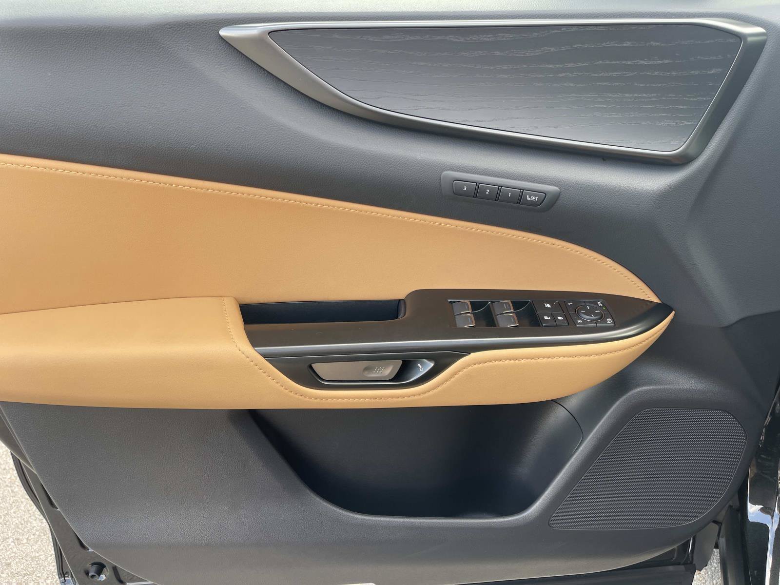 Used 2025 Lexus NX 450h+ AWD w/ Accessory Package (Z2) image 23
