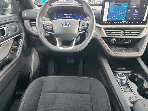 Used 2025 Ford Explorer ST image 10
