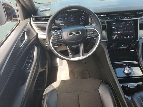 Used 2023 Jeep Grand Cherokee Altitude AWD/4WD image 11