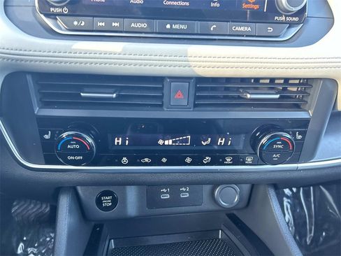 Used 2025 Nissan Rogue SV w/ SV Premium Package image 29