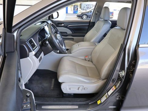 Used 2015 Toyota Highlander Limited image 13