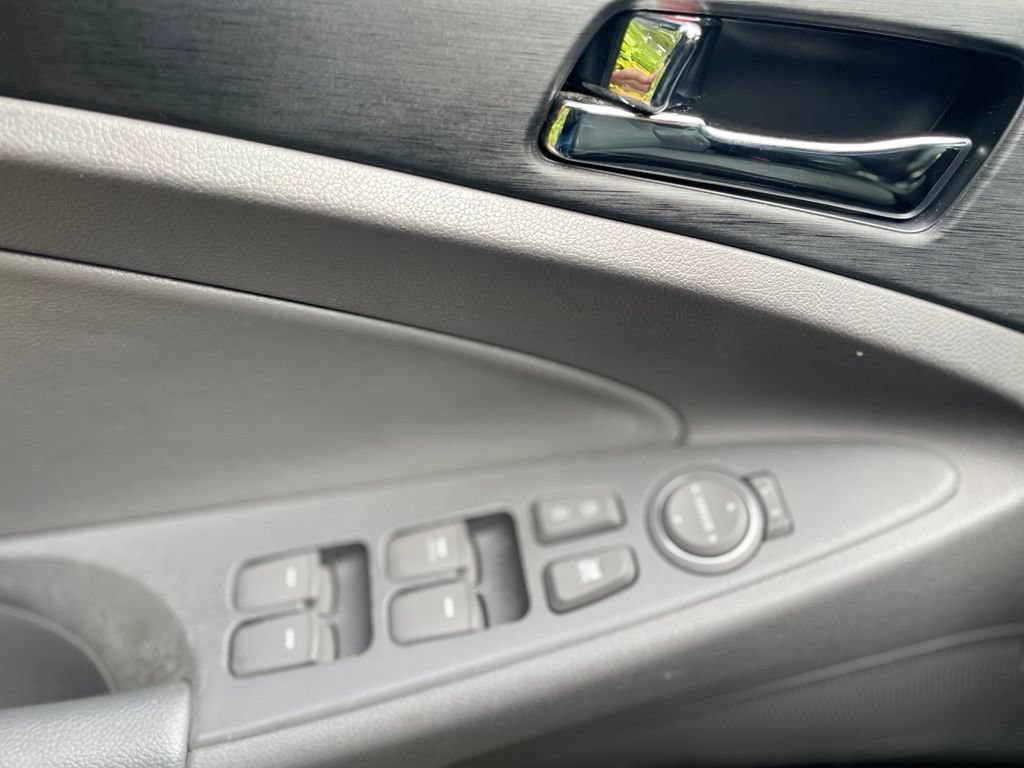 Used 2013 Hyundai Sonata SE FWD image 9