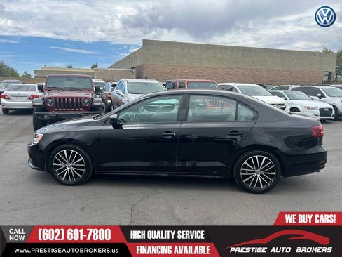 Used 2016 Volkswagen Jetta Sport FWD image 2