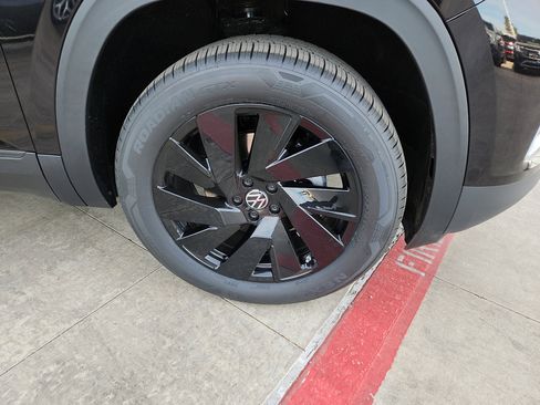 New 2026 Volkswagen Atlas SE image 9