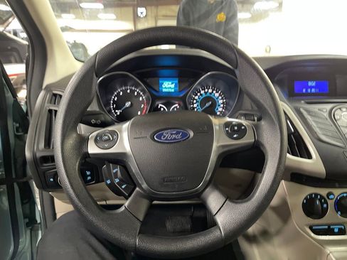 Used 2012 Ford Focus SE w/ SE Winter Pkg image 15