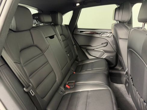 Certified 2026 Porsche Macan image 20