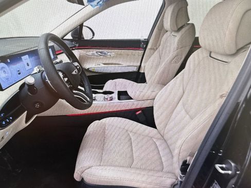 Used 2026 Genesis GV70 2.5T Select image 5