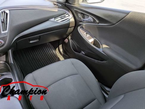 Used 2018 Chevrolet Malibu LT w/ Driver Confidence Package FWD image 19