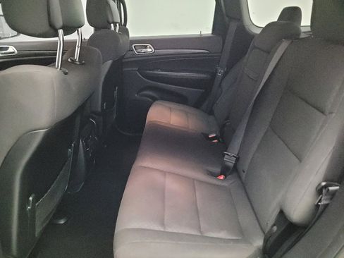 Used 2019 Jeep Grand Cherokee Laredo image 18