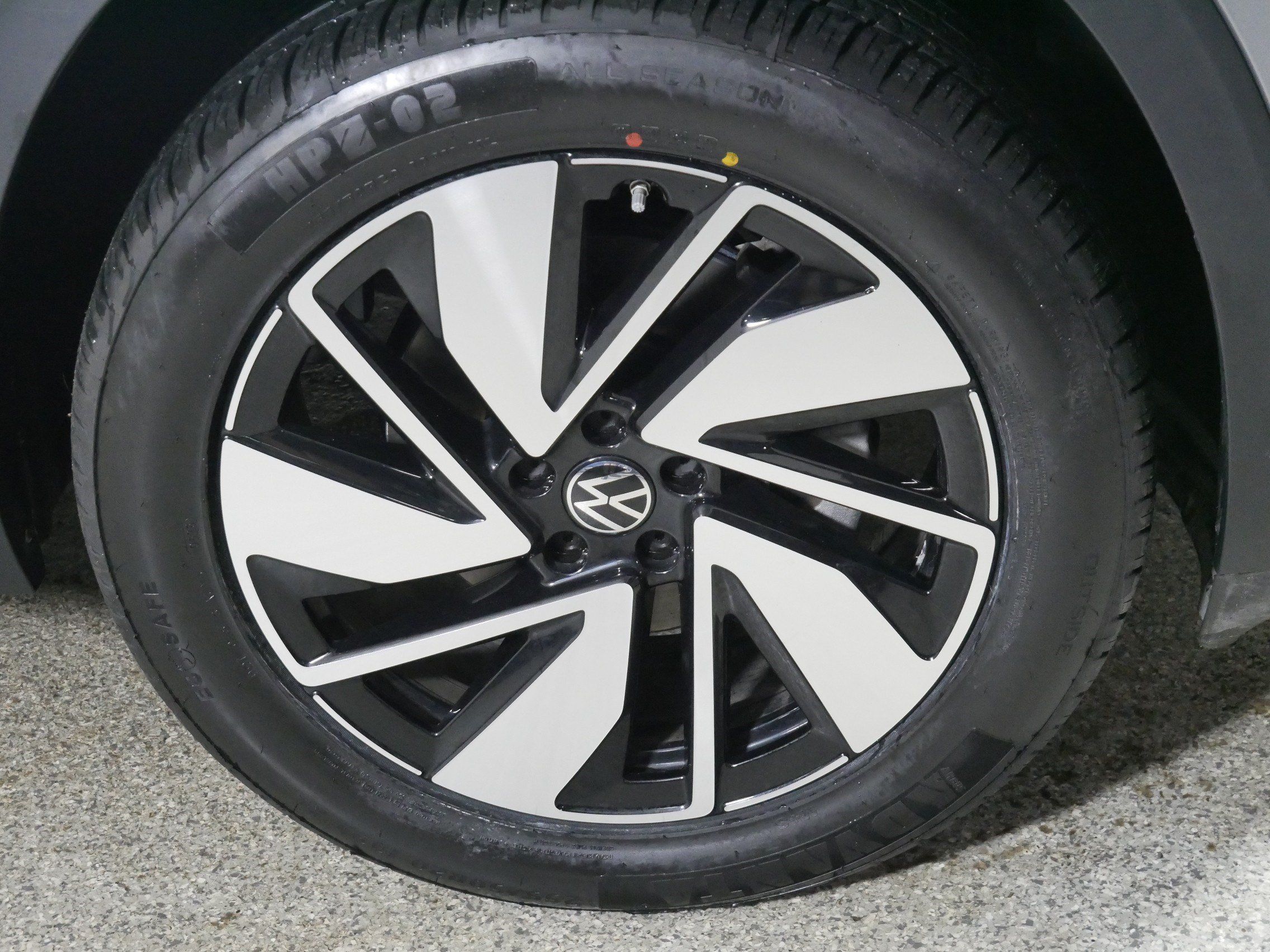 Used 2024 Volkswagen Atlas SE AWD/4WD image 15