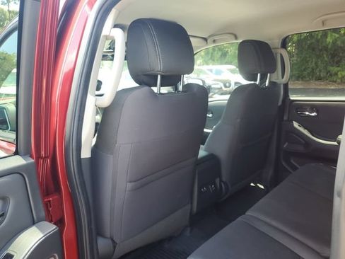 Used 2022 Nissan Frontier SV AWD/4WD image 9