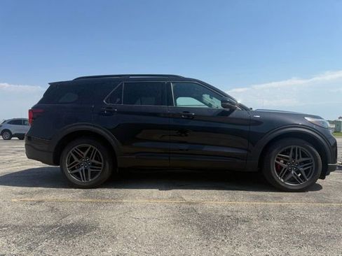 Used 2025 Ford Explorer ST-Line w/ Premium Package AWD/4WD image 3