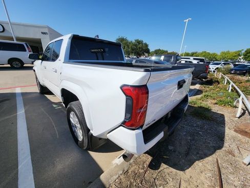 Used 2025 Toyota Tacoma SR5 AWD/4WD image 19