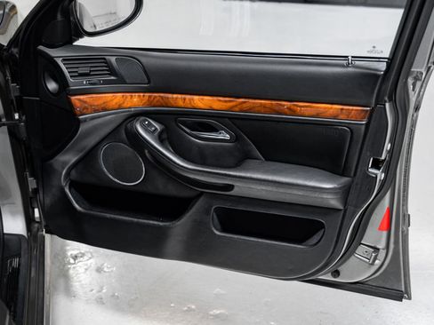 Used 2003 BMW M5 image 33