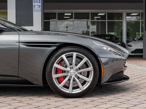 Used 2019 Aston Martin DB11 Volante RWD image 29