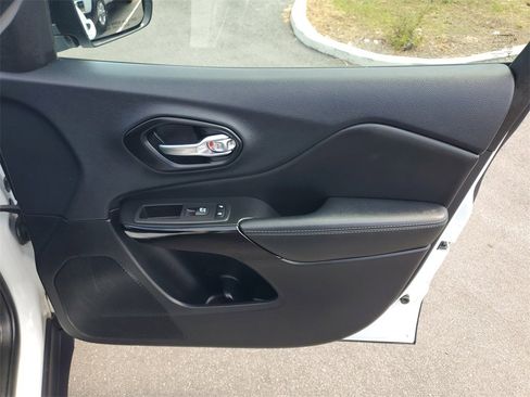 Used 2023 Jeep Cherokee Altitude Lux image 37