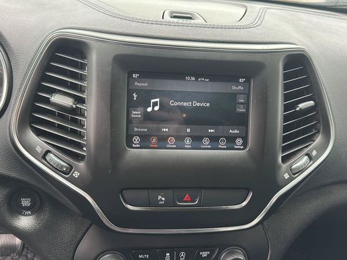Used 2020 Jeep Cherokee Latitude Plus AWD/4WD image 13