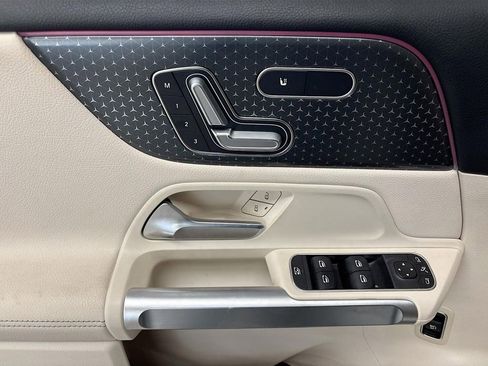 Used 2025 Mercedes-Benz GLB 250 image 21