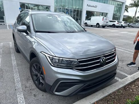 Used 2024 Volkswagen Tiguan SE FWD image 3