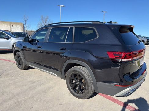 Used 2024 Volkswagen Atlas Peak Edition SEL image 4