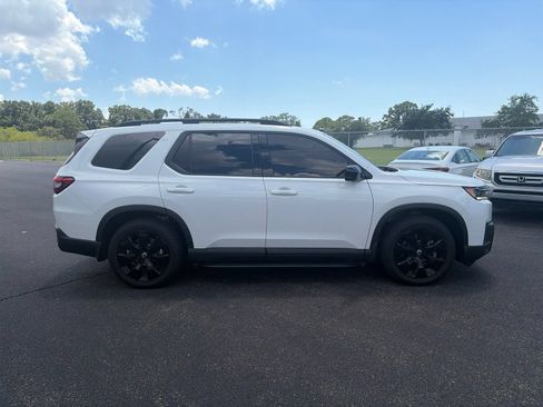 Certified 2026 Honda Pilot Black Edition image 8