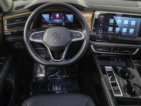 Used 2025 Volkswagen Atlas SE w/ Black Wheel Package image 38