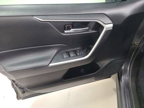 Used 2022 Toyota RAV4 XLE AWD/4WD image 18