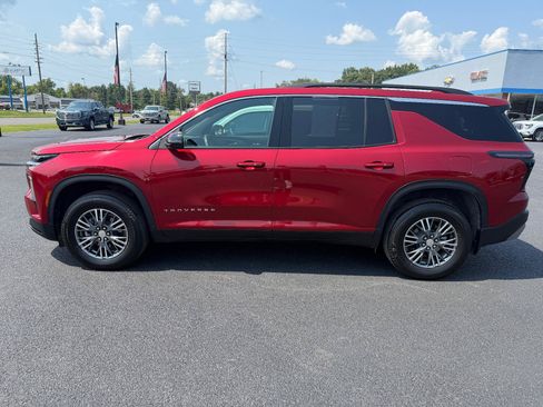 Used 2025 Chevrolet Traverse LT w/ LPO, Floor Liner Package AWD/4WD image 2