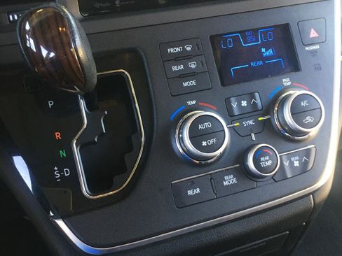 Used 2015 Toyota Sienna Limited FWD image 25