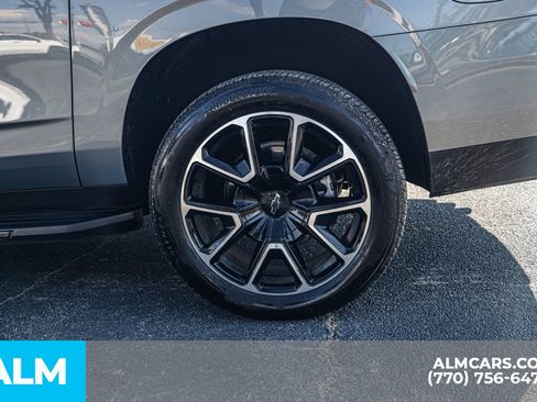 Used 2025 Chevrolet Suburban RST image 16