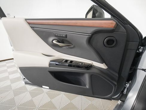 New 2025 Lexus ES 350 w/ Premium Package image 10