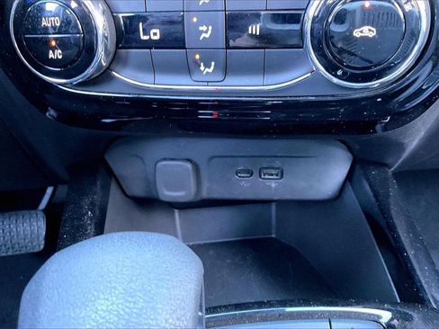 Used 2025 Chevrolet Trax LT image 30