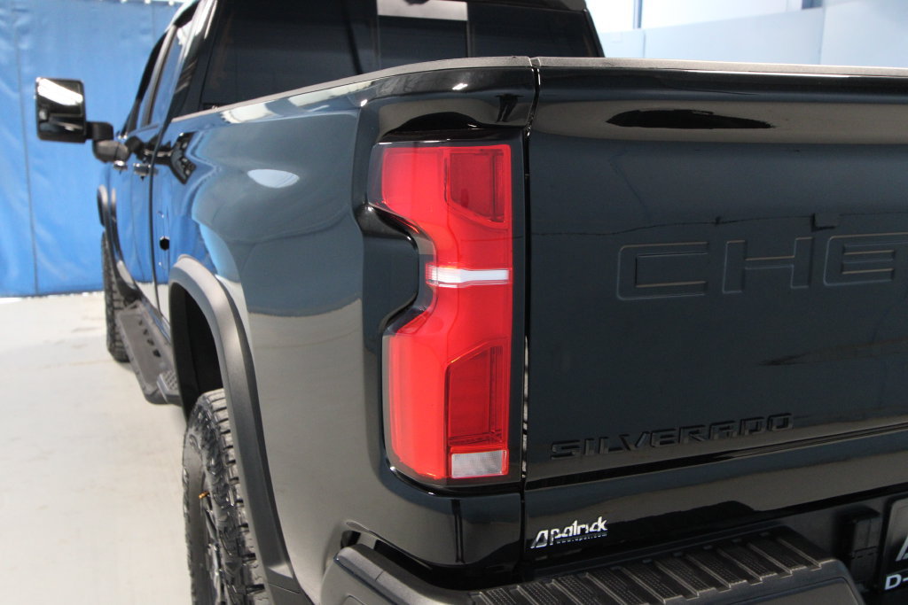 Used 2025 Chevrolet Silverado 2500 ZR2 w/ Technology Package AWD/4WD image 43