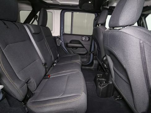 Used 2026 Jeep Wrangler Unlimited Sahara AWD/4WD image 19