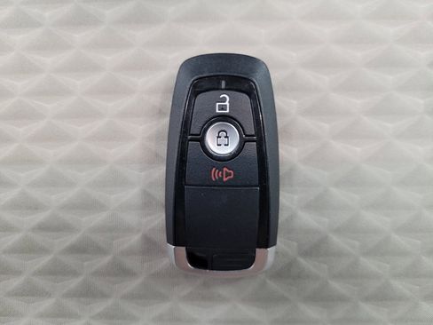 Used 2022 Ford Escape SE image 32