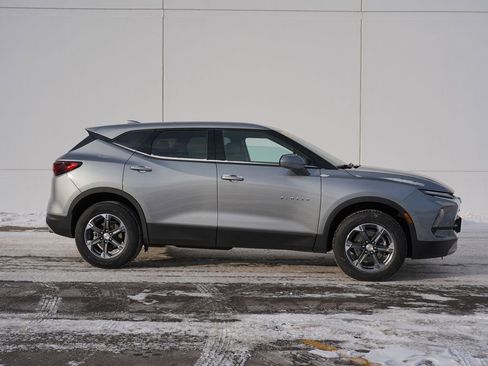 Used 2025 Chevrolet Blazer LT image 2