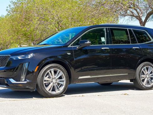Certified 2025 Cadillac XT6 Premium Luxury w/ Technology Package image 8